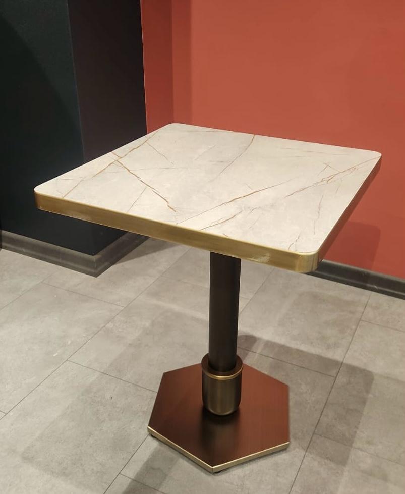 Krem Mermer Altın Bordürlü Otel Masası