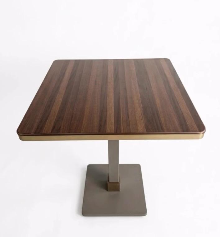 Ceviz Tabla Pirinç Bordürlü Restaurant Masası