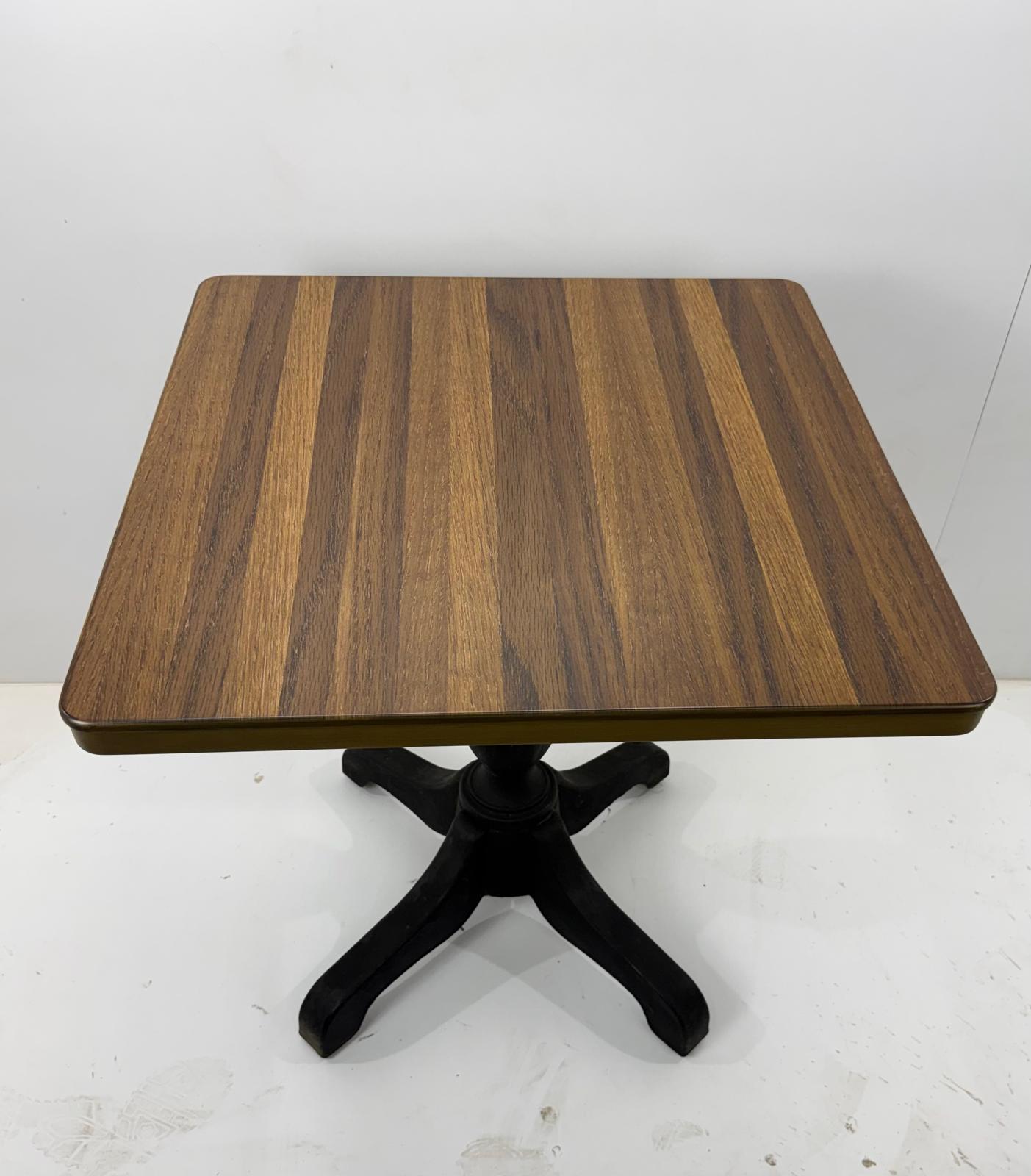 Çizgili Ahşap Restaurant Masası