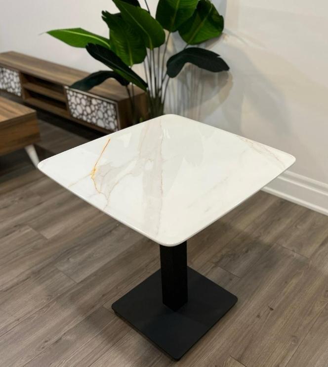 Calacatta Beyaz Yumuşak Köşeli Cafe Masası