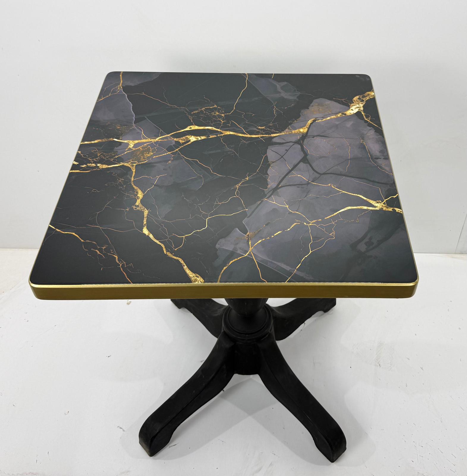 Siyah & Altın Damarlı Cafe Masası